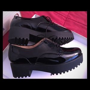 Ukies Andrea Oxford, size 6, black patent